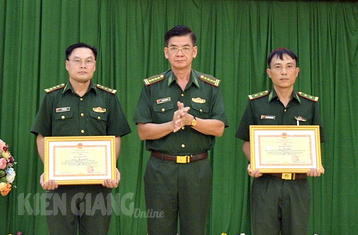 Trao bằng khen cho tập thể và cá nhân tại Bộ Chỉ huy Bộ đội Biên phòng Kiên Giang